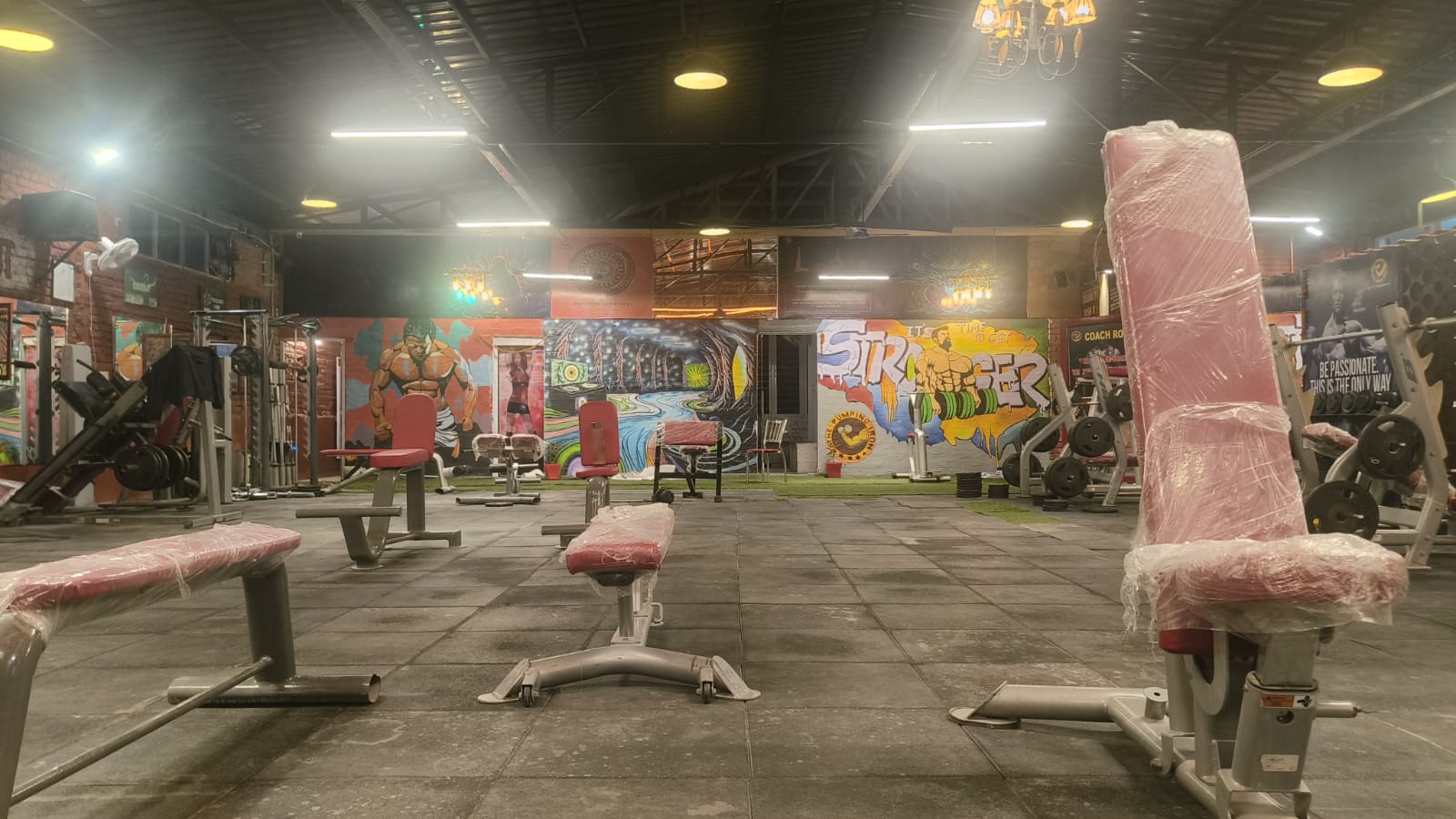 The PUMPING IRON FITNESS HUB